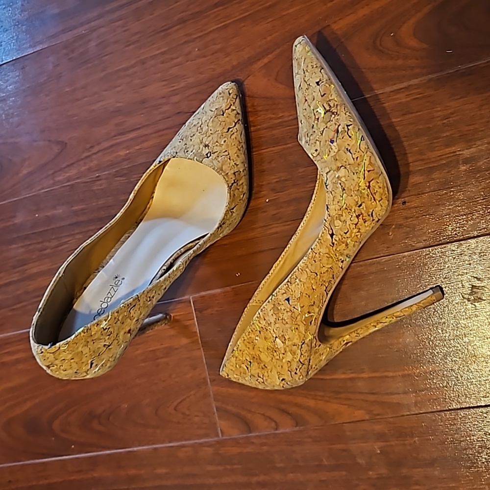 Shoedazzle size 10 pumps